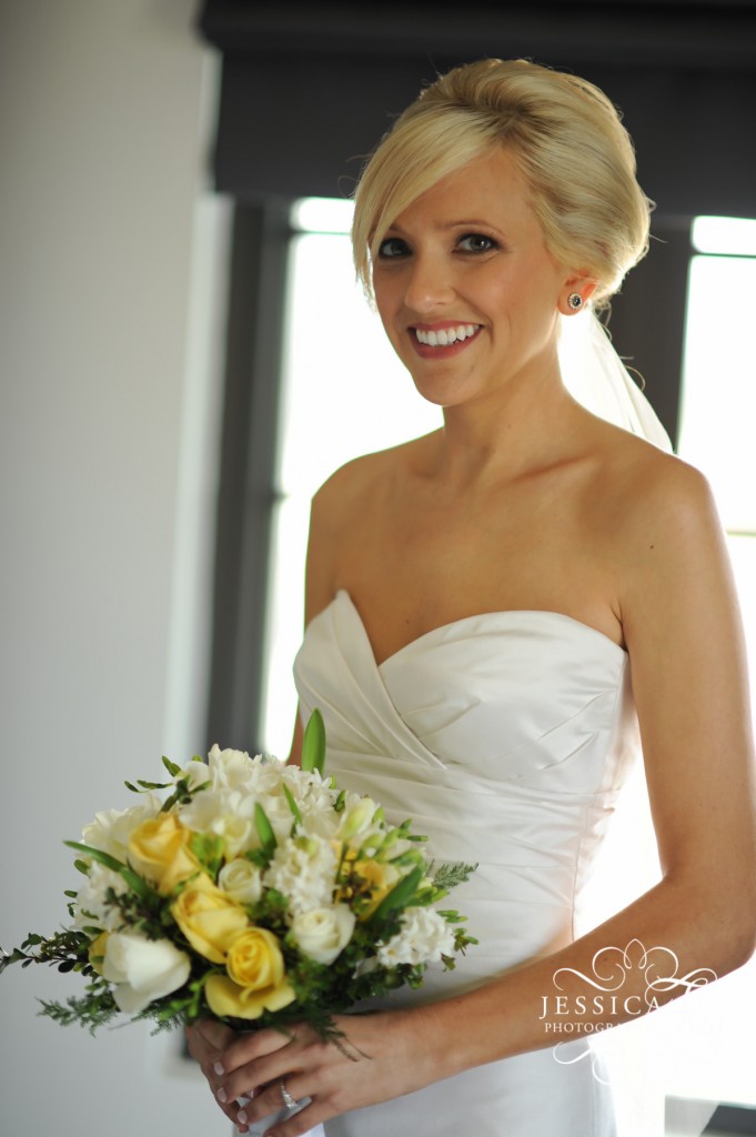 Bride with yellow and white bouquet