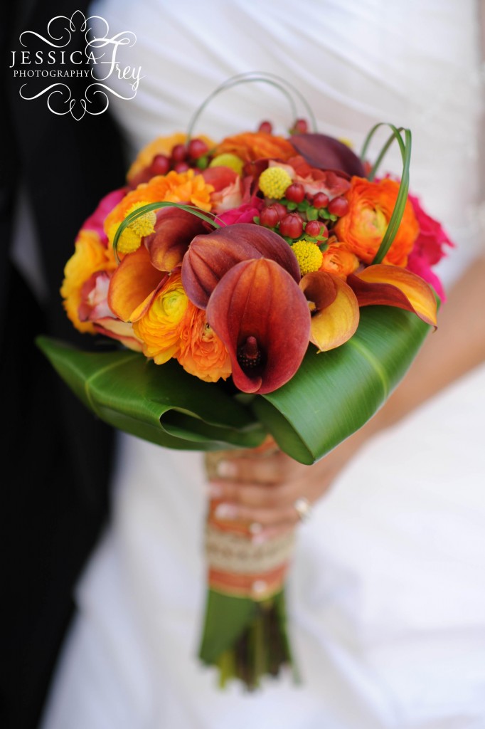 orange and red wedding bouquet, fall wedding bouquet, orange calla lilly bouquet
