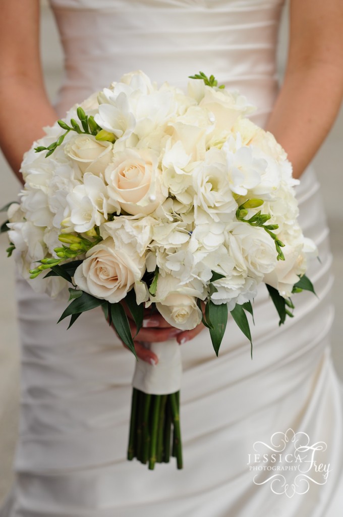white and light pink bridal bouquet
