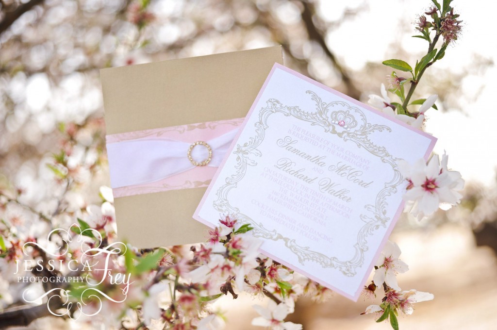 How gorgeous are these custom wedding invitations complete with gold and
