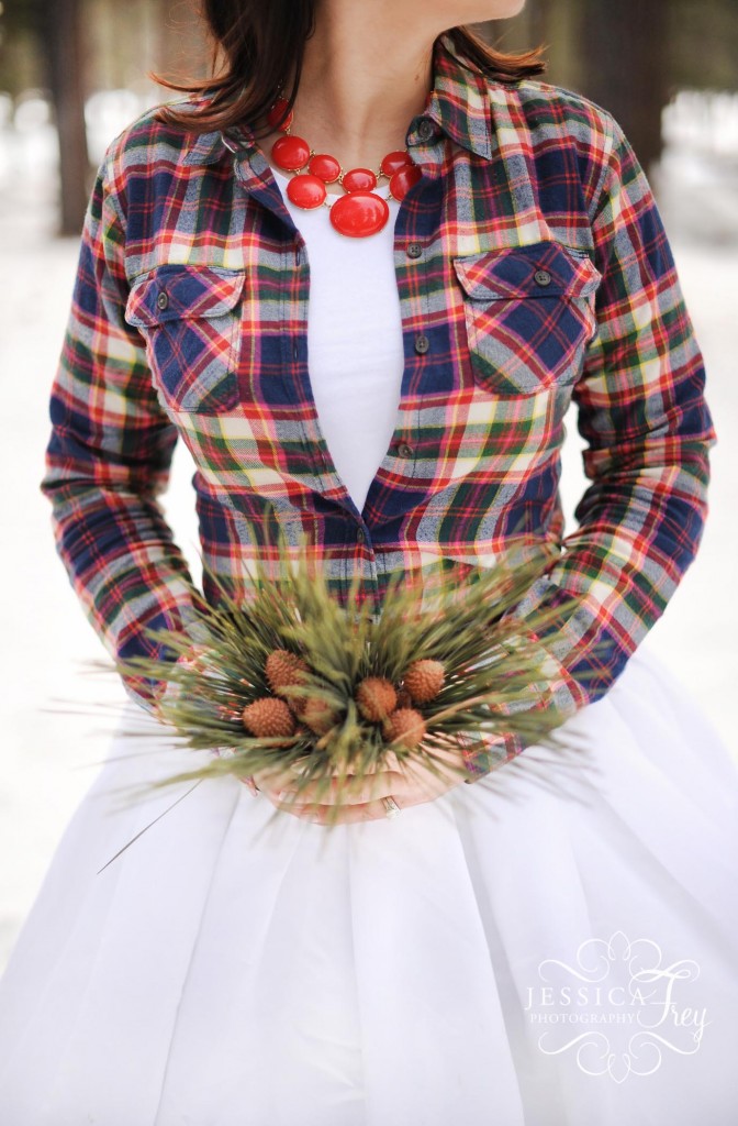 Jessica Frey Photography, winter pinecone bouquet