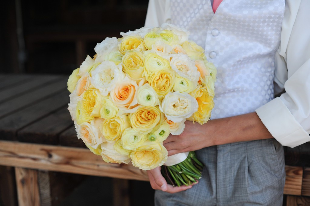 Jessica Frey, Austin wedding photographer, yellow bridal bouquet