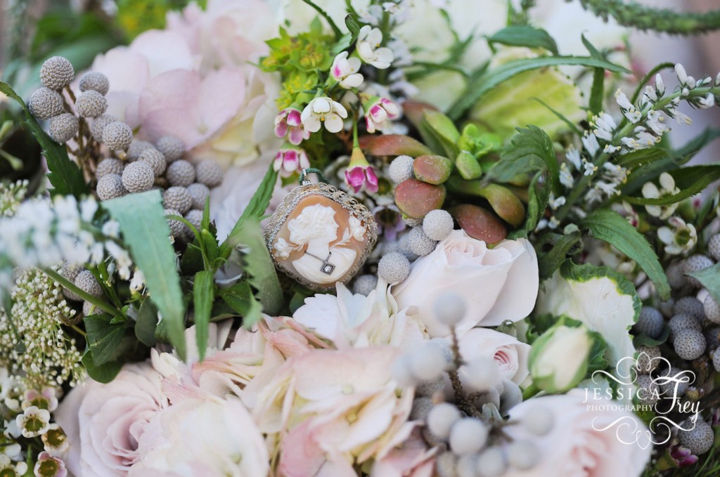 blush pink bridal bouquet, austin wedding photographer, hill country winery wedding, blush gold wedding