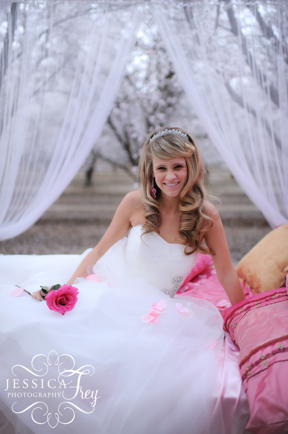 Sleeping Beauty Fairy Tale Inspired Wedding Ideas Austin Jessica Frey Photography Fairy Tale Photo Shoot Pink And Gold Wedding